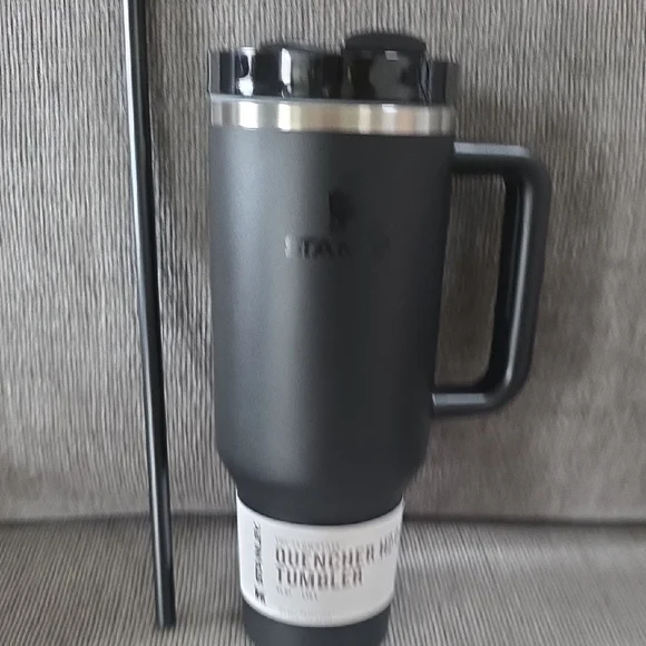 Stanley Matte Black On Black Quencher H2.0 Tumbler, 40oz., New In Box - Picture 11 of 11